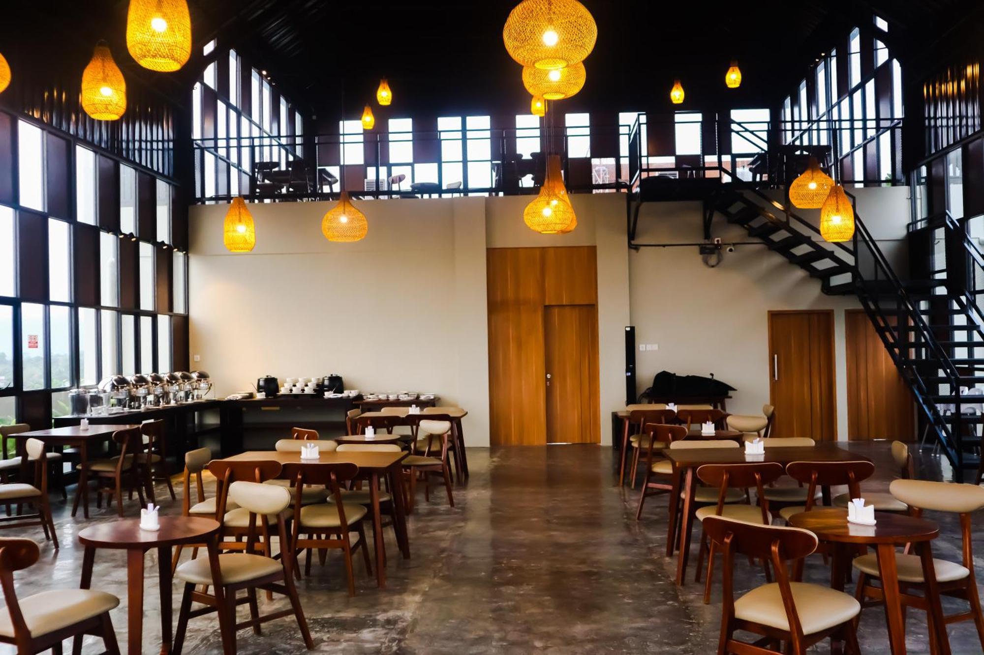Front One Hotel Gombong Gombong  Экстерьер фото